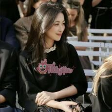 Tiền lương của cô ấy