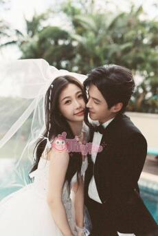 Kình Điểu Đối Đầu